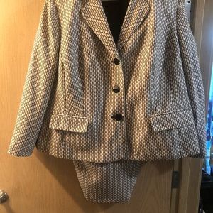 Woman’s 2pc suit. Great for work or church